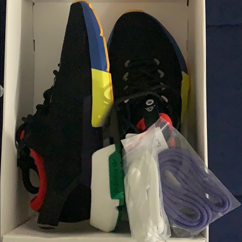 Shoes - Picture 2 of 4